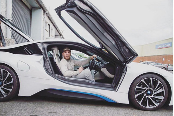 5 Petarung UFC dengan Koleksi Mobil Mewah: Khabib Nurmagomedov Pakai Apa?