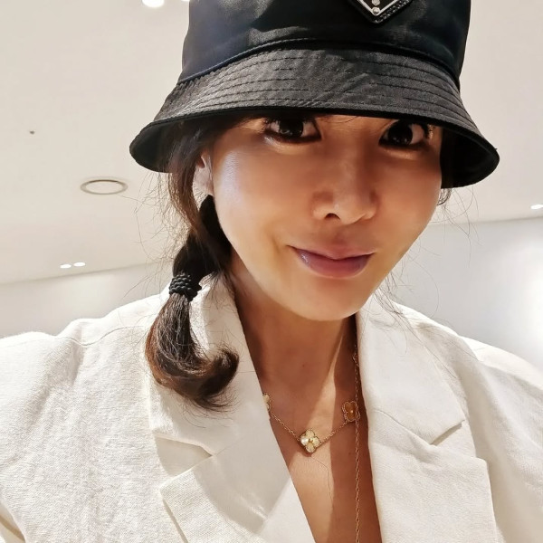 5 Potret Cantik Istri Shin Tae-yong, Awet Muda dan Tampil Modis