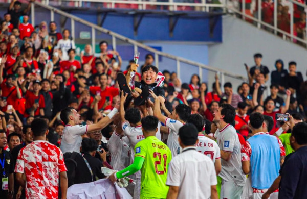 Segudang Momen Berkesan Shin Tae-yong Bersama Timnas Indonesia, Salah Satunya Pamer Bendera Palestina