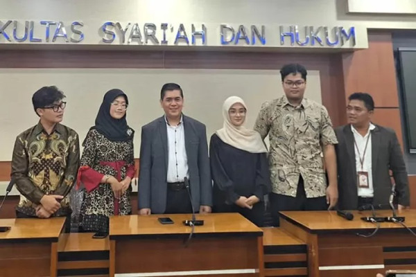 Empat Mahasiswa UIN Sunan Kalijaga Pendobrak Aturan Pencapresan