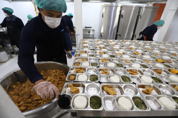 Hari Pertama Makan Bergizi Gratis: Siswa Senang, Hemat Uang Jajan