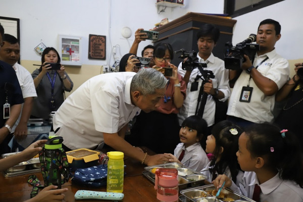 Kick Off Program Makan Bergizi Gratis Dimulai, Disambut Penuh Sukacita Para Penerima Manfaat