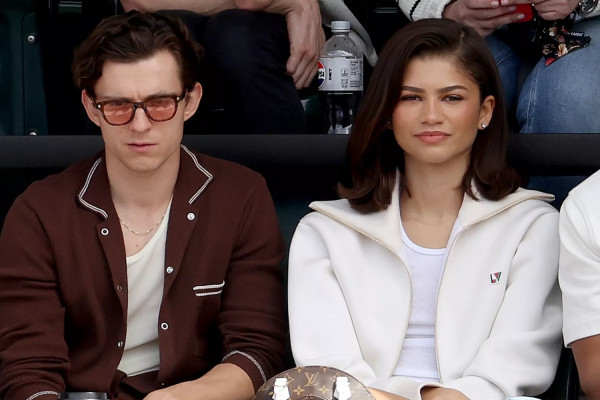 Selamat! Tom Holland dan Zendaya Resmi Bertunangan