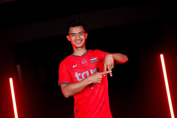 Azizah Salsha Dampingi Pratama Arhan Perkuat Bangkok United