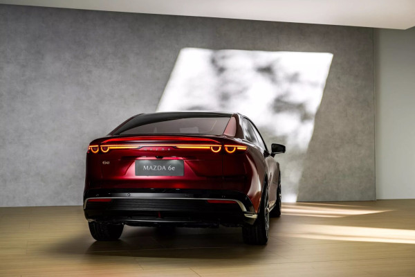 Mazda Memperkenalkan Mobil Listrik Pertamanya Mazda6e