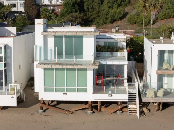 3 Potret Rumah Paris Hilton sebelum dan sesudah Jadi Korban Kebakaran Los Angeles