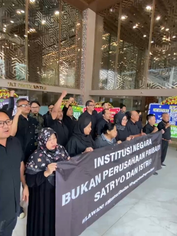 Pegawai Kemendikti Saintek Demo: Kami ASN Dibayar Negara, Bukan Babu Keluarga