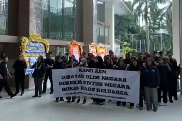 Kisah Pilu Pegawai Kemendikti Saintek Diperlakukan Semena-Mena oleh Satryo: Dipecat Lewat WA Akibat Lama Pasang Wifi di Rumah Dinas