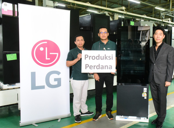 LG Mulai Produksi Kulkas Premium InstaView Bottom Freezer di Indonesia