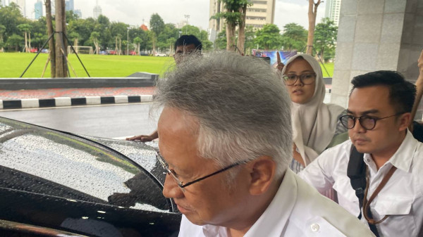 Usai Rapat di DPR, Menteri Satryo Brodjonegoro Kabur Ditanya Masalah Kemendikti Saintek