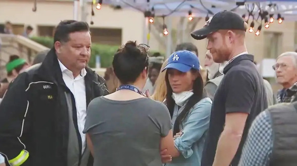2 Keluarga Kerajaan Kunjungi Lokasi Kebakaran Los Angeles, Meghan Markle Disebut Turis Bencana
