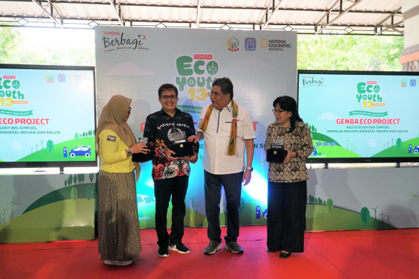 Siswa SMAN 21 Makassar Ubah Limbah Buah Bintaro Menjadi Biofuel di Kompetisi Toyota Eco Youth