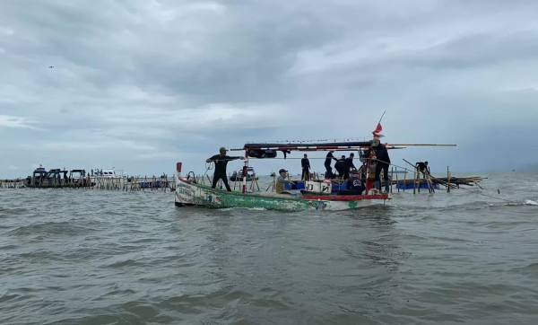 Memasang Pagar Bambu 30,16 Km di Laut Bukan Pekerjaan Sukarela