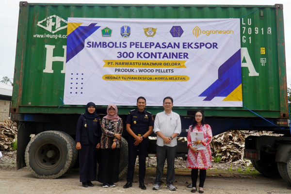 Datangkan Devisa Rp13,2 M, Bea Cukai Kawal Ekspor Perdana Wood Pellet ke Korsel