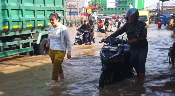 Sungai Citarum Meluap, Ribuan Orang di 2 Kecamatan di Kabupaten Bandung Terdampak Banjir