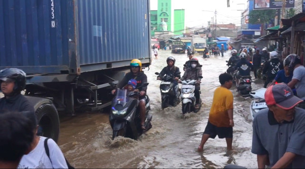 Sungai Citarum Meluap, Ribuan Orang di 2 Kecamatan di Kabupaten Bandung Terdampak Banjir