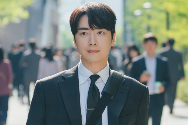 5 Fakta Menarik Lee Joon Hyuk, Duda Tampan di Drama Korea Love Scout