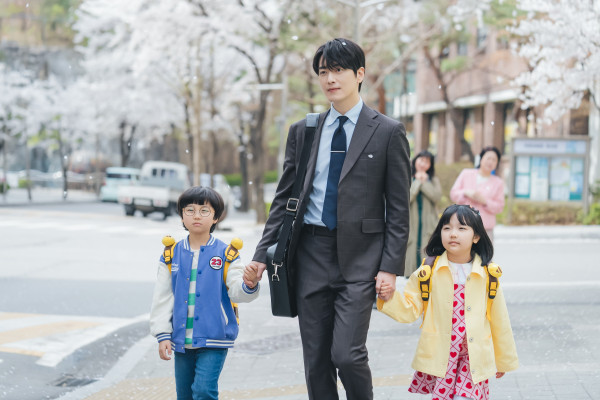 5 Fakta Menarik Lee Joon Hyuk, Duda Tampan di Drama Korea Love Scout