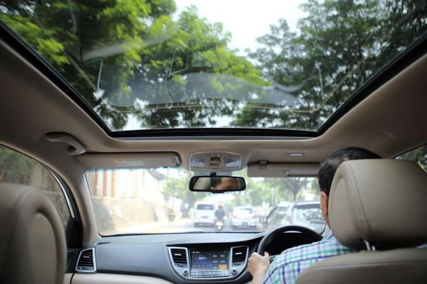 Mengenal Jenis-jenis Atap Kaca pada Mobil: Sunroof, Moonroof, dan Panoramic Roof