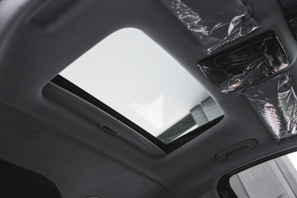 Mengenal Jenis-jenis Atap Kaca pada Mobil: Sunroof, Moonroof, dan Panoramic Roof