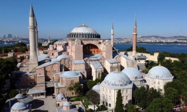 Masjid Hagia Sophia Turki : Mengenal Toleransi Islam di Dalam Masjid