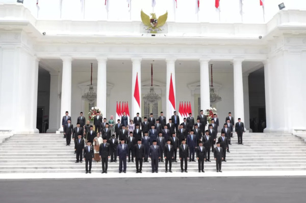 Daftar Menteri Berkinerja Baik dan Buruk