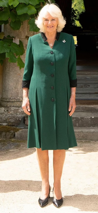 3 Koleksi Sepatu Terbaik Ratu Camilla dari Berbagai Merek Ternama