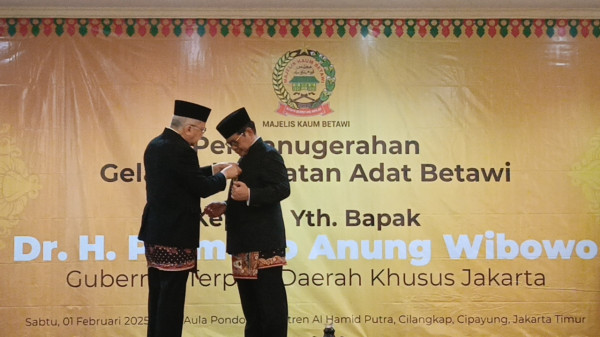 Mas Pramono Dapat Gelar Kehormatan Betawi Bang Anung, Foke Beri Kuku Macan