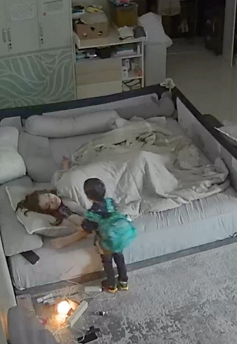 Nathalie Holscher Dihujat Masih Tidur saat Adzam Pamit Sekolah: Saya Kerja Bu, Malam sampai Pagi