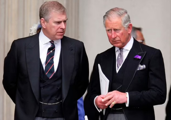 10 Pewaris Takhta Kerajaan Inggris: Pangeran Harry di Bawah George dan Putri Charlotte