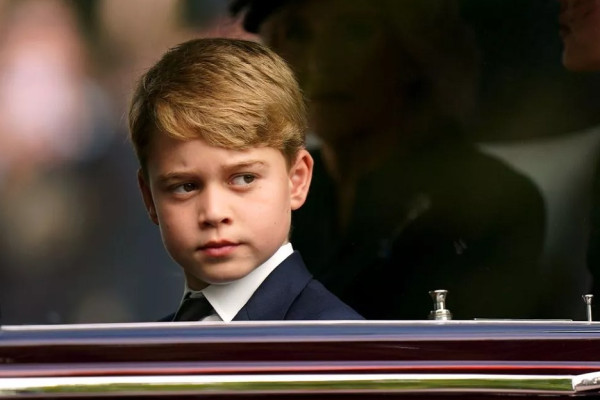 10 Pewaris Takhta Kerajaan Inggris: Pangeran Harry di Bawah George dan Putri Charlotte