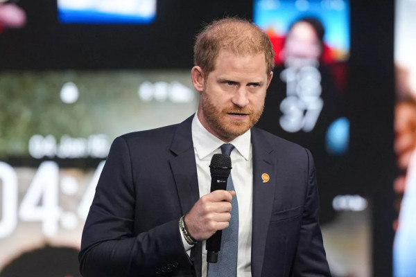10 Pewaris Takhta Kerajaan Inggris: Pangeran Harry di Bawah George dan Putri Charlotte
