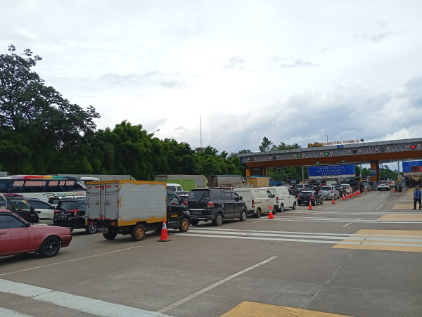 Antrean di Tol Jagorawi GT Ciawi 2 Arah Jakarta Mengular Pascakecelakaan Maut