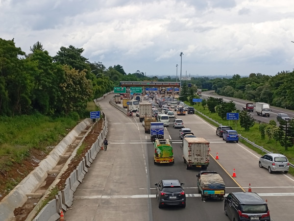 Antrean di Tol Jagorawi GT Ciawi 2 Arah Jakarta Mengular Pascakecelakaan Maut