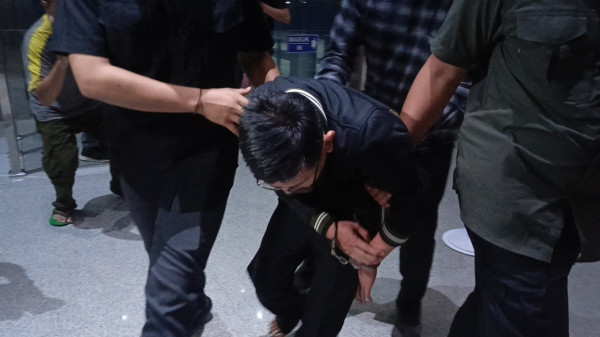 Tampang Pegawai KPK Gadungan Diseret ke Gedung Merah Putih