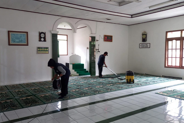 Tim Peduli Masjid Antusias Bersihkan Masjid Alfalah, Bukti Kepedulian KEK MNC Lido City