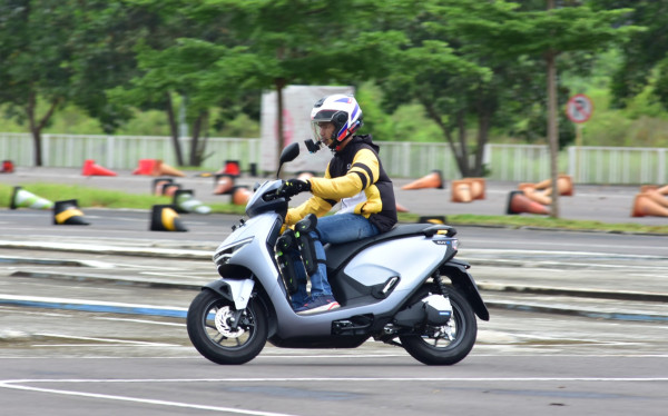 Honda CUV e: RoadSync Duo: Navigasi, Musik, Telepon dalam Satu Kendaraan!