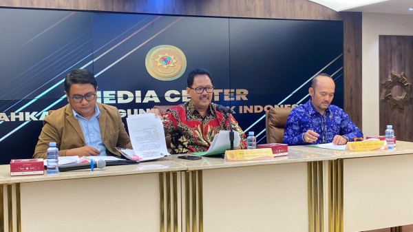 Pertimbangan Hakim Bekukan Sumpah Advokat Razman Nasution dan Firdaus Oiwobo