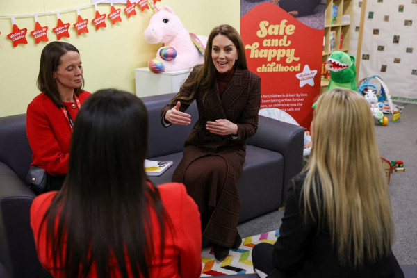 Kate Middleton Diteriaki seperti Serigala saat Mengunjungi Penjara Wanita