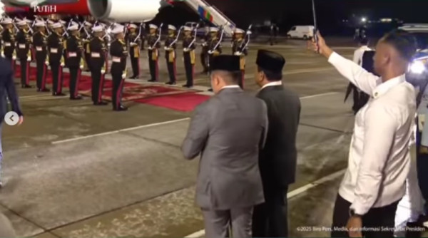 Viral! Mayor Teddy Tegur Paspampres Larang Payungi Prabowo saat Sambut Erdogan
