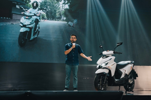 Motor Listrik Yadea Velax Meluncur di IIMS 2025, Performa Gahar dan Hemat