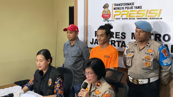 Begini Tampang Vadel Badjideh Pakai Baju Tahanan, Wajahnya Terlihat Santai