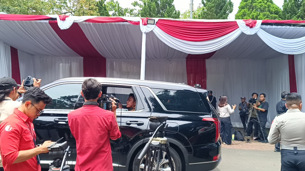 Para Tamu Silaturahmi KIM Mulai Berdatangan ke Rumah Prabowo