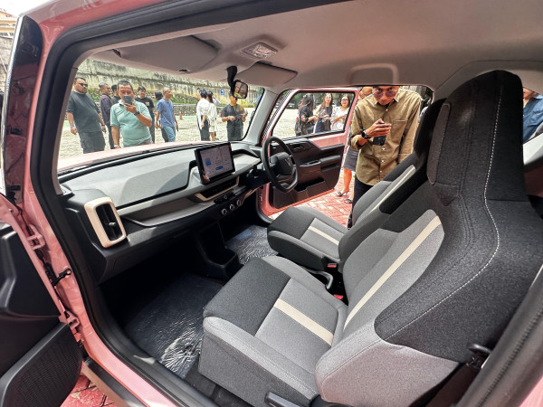 Meluncur di IIMS 2025, Ini Keunggulan VinFast VF 3 Dibandingkan Wuling Air EV