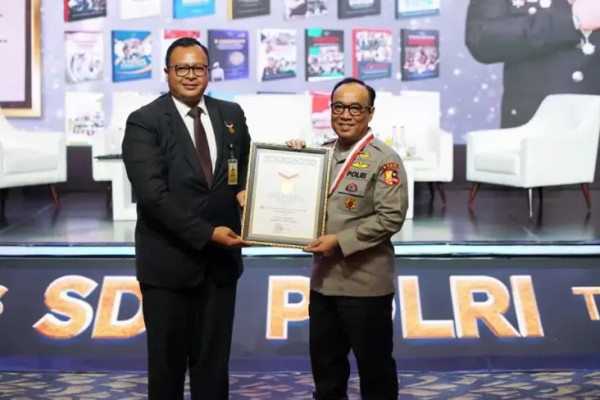 Profil Komjen Pol Dedi Prasetyo, Peraih Rekor MURI Penulis Buku Terbanyak