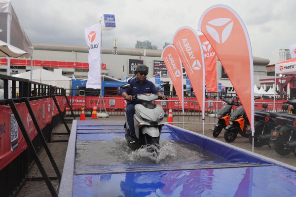 Motor Listrik Yadea Velax Meluncur di IIMS 2025, Performa Gahar dan Hemat