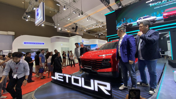 Bukan Sekadar Mobil, Ini Gaya Hidup: Jetour Dashing Hadirkan Warna-Warna Hype di IIMS 2025!