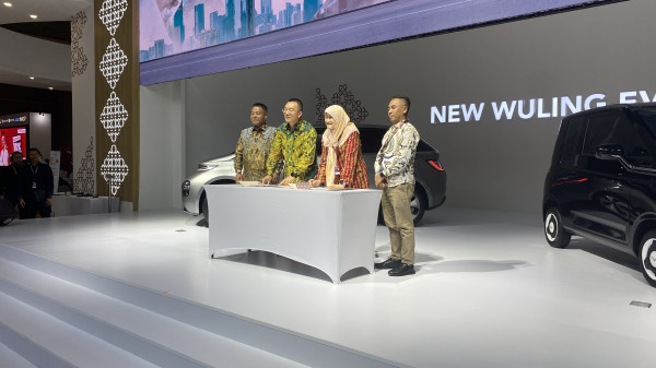 Setrum Mobil Listrik Makin Aman dan Mudah: Wuling Gandeng PLN untuk Kenyamanan Pengguna