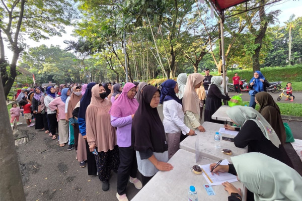 Bazar Amal Cluster Althia Park Diserbu Warga, 430 Paket Sembako Murah Ludes dalam Satu Jam