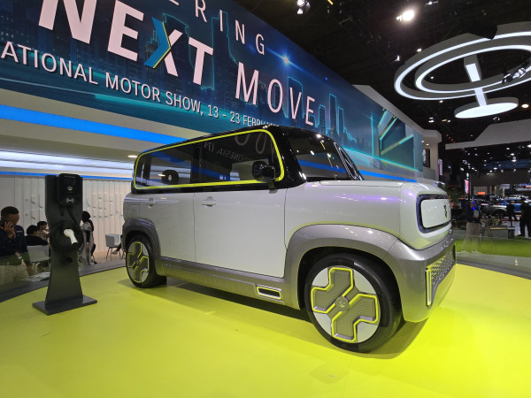 Mobil Listrik Masa Depan? Suzuki eWX dan Wuling Light of ASEAN Curi Perhatian di IIMS 2025!